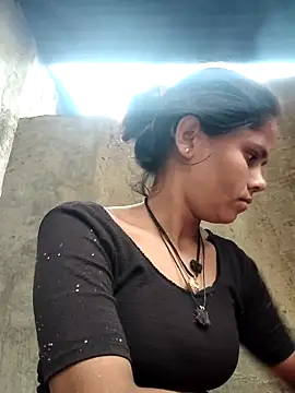 Hot-ilaiy online show from October 28, 2025, 2:01 am