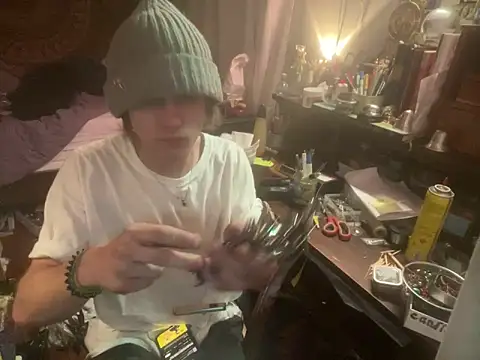 XanderOzzz online show from October 3, 2025, 8:16 am