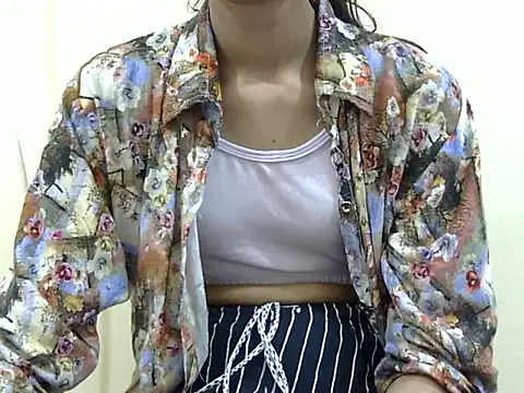 smallcuute online show from November 25, 2025, 8:36 am