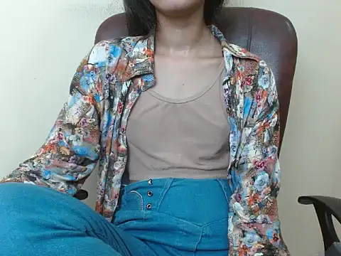 smallcuute online show from September 13, 2025, 9:15 pm