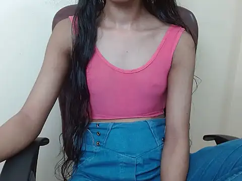 smallcuute online show from September 13, 2025, 9:09 am