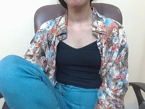 smallcuute online show from September 15, 2025, 9:32 am