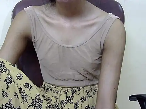 Snapshot of smallcuute chatting on October 29, 2025, 6:29 pm smallcuute online show from October 29, 2025, 6:29 pm