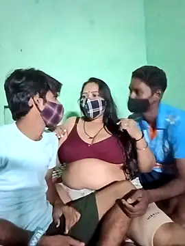 LoveOnStream online show from October 15, 2025, 4:04 pm