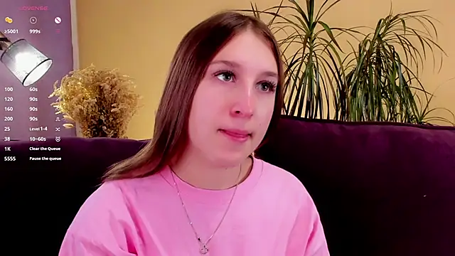 Snapshot of NanaMertins chatting on September 20, 2025, 1:10 am NanaMertins online show from September 20, 2025, 1:10 am