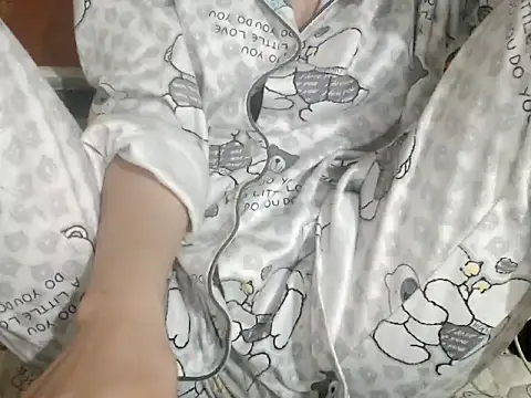 Lamoon 2k online show from November 15, 2025, 4:27 am