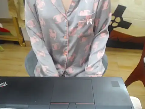 Snapshot of Lamoon_2k chatting on October 31, 2025, 4:20 am Lamoon 2k online show from October 31, 2025, 4:20 am