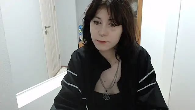 Snapshot of TinaQuiin chatting on November 16, 2025, 9:03 am TinaQuiin online show from November 16, 2025, 9:03 am