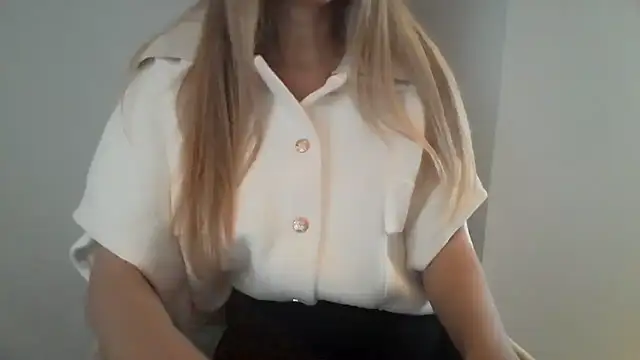 izabellaxoxo online show from December 17, 2025, 11:04 am