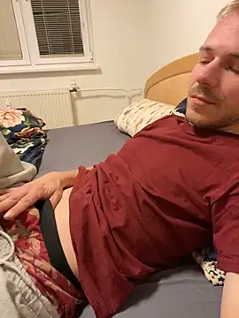 Skinny0150 online show from December 17, 2025, 9:53 pm