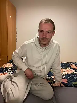 Skinny0150 online show from April 28, 2026, 9:19 pm