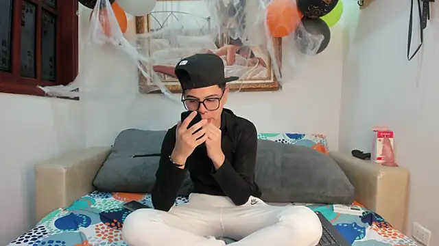 Snapshot of Felipe_Cold chatting on October 28, 2025, 2:34 am Felipe Cold online show from October 28, 2025, 2:34 am