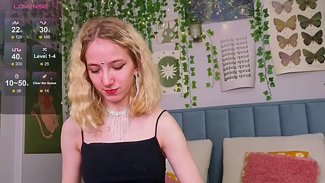 Snapshot of EmmaNovak chatting on February 5, 2026, 11:50 am EmmaNovak online show from February 5, 2026, 11:50 am