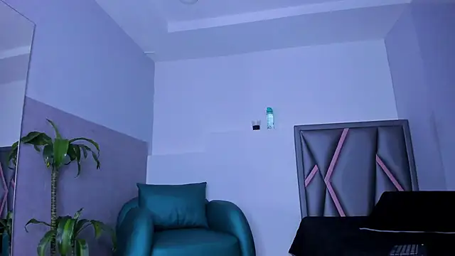 Snapshot of aurora_tziu chatting on September 18, 2025, 4:04 am aurora tziu online show from September 18, 2025, 4:04 am