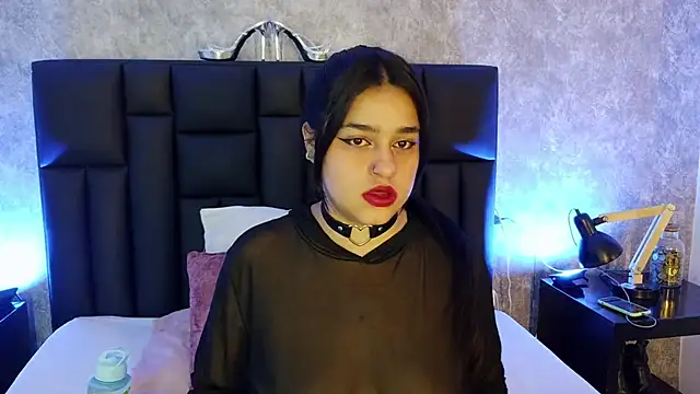 crystaldarliing online show from May 14, 2026, 4:48 pm