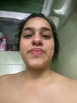 crystaldarliing online show from May 15, 2026, 8:18 pm