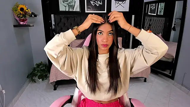 Snapshot of kitty_collins_ chatting on September 25, 2025, 10:54 am kitty collins  online show from September 25, 2025, 10:54 am