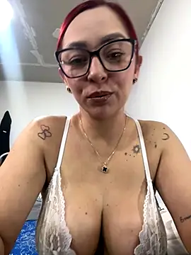 Vamanda05 online show from November 17, 2025, 7:51 pm