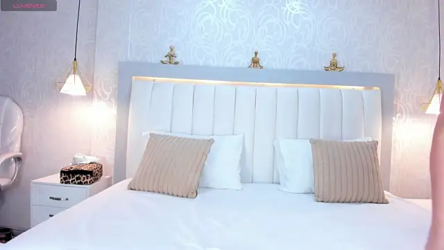 Snapshot of LinaLanm chatting on October 22, 2025, 4:12 am LinaLanm online show from October 22, 2025, 4:12 am