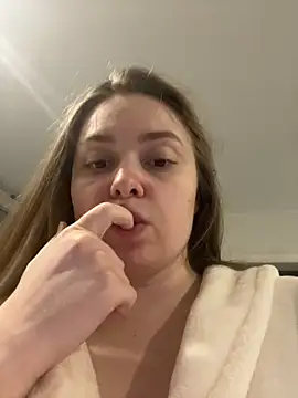 DeniMilkyyyyy online show from December 1, 2025, 9:15 pm