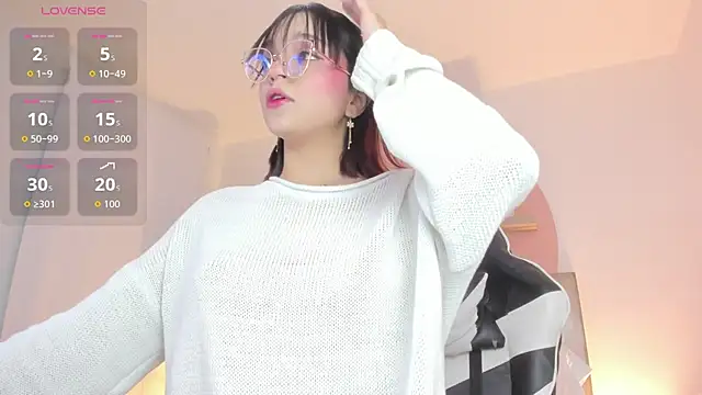 Clara Luu online show from May 16, 2026, 2:32 am