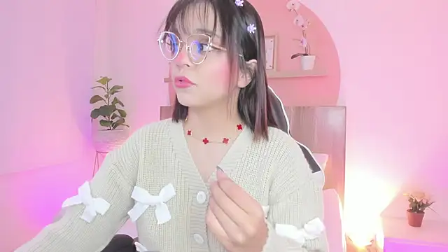 Clara Luu online show from May 24, 2026, 2:44 am