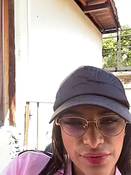 Hannacooper3 online show from November 12, 2025, 3:16 pm