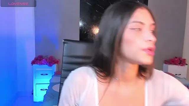 Hannacooper3 online show from September 12, 2025, 7:57 pm