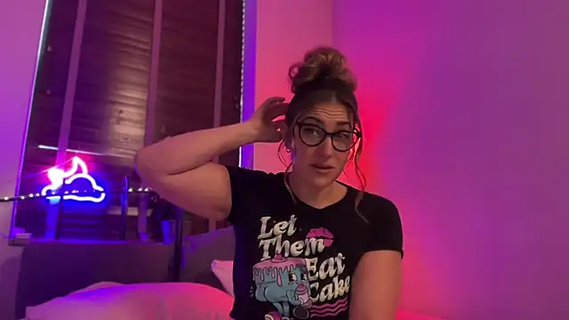 Snapshot of MistresssX chatting on October 15, 2025, 8:17 pm MistresssX online show from October 15, 2025, 8:17 pm