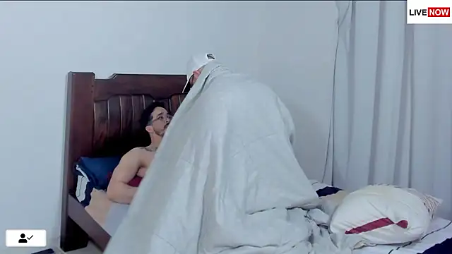 Hunter Hoott online show from April 9, 2026, 3:30 am