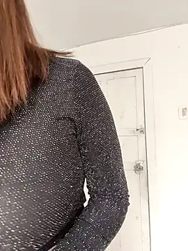 Snapshot of AlanaDesire chatting on November 5, 2025, 4:10 pm AlanaDesire online show from November 5, 2025, 4:10 pm