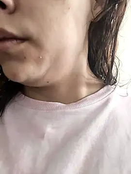 Snapshot of AlanaDesire chatting on November 4, 2025, 3:05 pm AlanaDesire online show from November 4, 2025, 3:05 pm