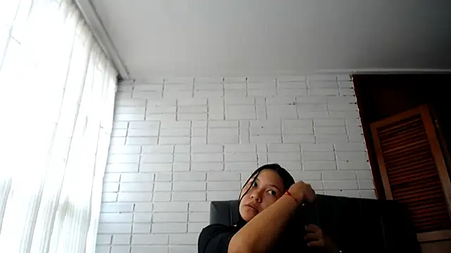 Naia Stant online show from October 28, 2025, 8:30 pm