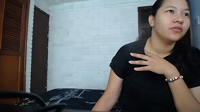 Naia Stant online show from September 28, 2025, 2:02 pm