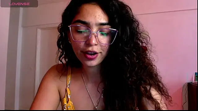 Snapshot of Ariagal chatting on November 5, 2025, 8:23 pm Ariagal online show from November 5, 2025, 8:23 pm