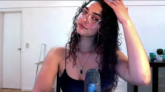 Snapshot of Ariagal chatting on October 10, 2025, 9:37 pm Ariagal online show from October 10, 2025, 9:37 pm