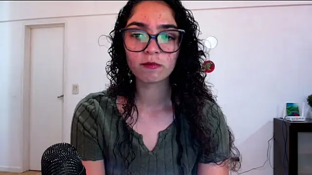 Snapshot of Ariagal chatting on October 18, 2025, 12:34 am Ariagal online show from October 18, 2025, 12:34 am