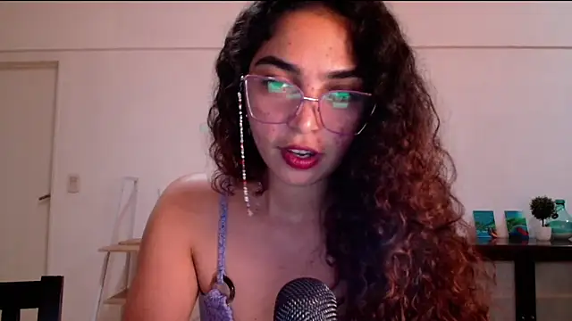 Snapshot of Ariagal chatting on September 30, 2025, 9:54 pm Ariagal online show from September 30, 2025, 9:54 pm