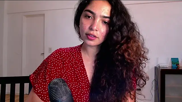 Snapshot of Ariagal chatting on September 24, 2025, 10:27 pm Ariagal online show from September 24, 2025, 10:27 pm