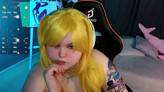 fillisfox  online show from March 19, 2026, 6:02 am