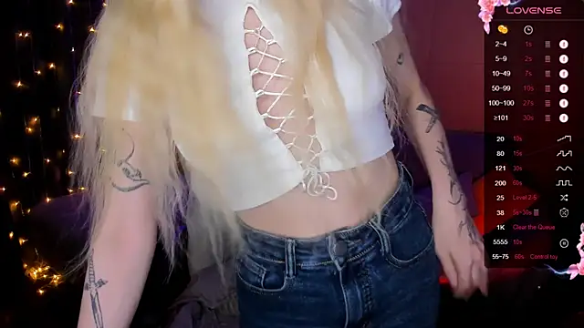 Snapshot of AnyaTaylor_ chatting on October 16, 2025, 2:31 am AnyaTaylor  online show from October 16, 2025, 2:31 am