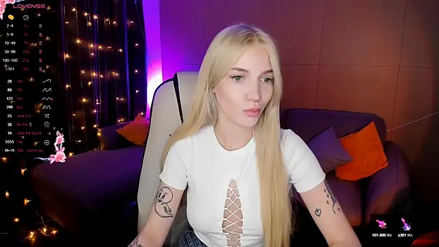 Snapshot of AnyaTaylor_ chatting on October 13, 2025, 2:13 am AnyaTaylor  online show from October 13, 2025, 2:13 am