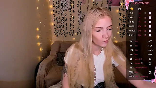 Snapshot of AnyaTaylor_ chatting on October 17, 2025, 2:26 am AnyaTaylor  online show from October 17, 2025, 2:26 am