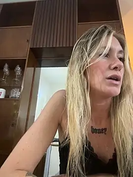 caritadeangellll online show from November 29, 2025, 12:44 am