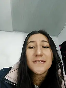 Snapshot of LunaBaby- chatting on October 26, 2025, 11:21 am LunaBaby- online show from October 26, 2025, 11:21 am