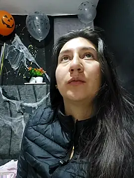 Snapshot of LunaBaby- chatting on October 28, 2025, 11:09 am LunaBaby- online show from October 28, 2025, 11:09 am