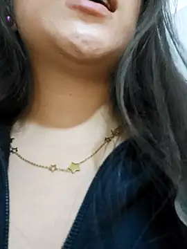 Snapshot of LunaBaby- chatting on October 18, 2025, 12:18 pm LunaBaby- online show from October 18, 2025, 12:18 pm