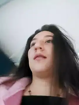 Snapshot of LunaBaby- chatting on October 19, 2025, 11:13 am LunaBaby- online show from October 19, 2025, 11:13 am