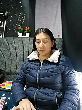 Snapshot of LunaBaby- chatting on October 24, 2025, 11:09 am LunaBaby- online show from October 24, 2025, 11:09 am