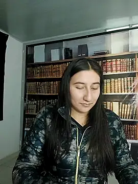 Snapshot of LunaBaby- chatting on October 16, 2025, 11:40 am LunaBaby- online show from October 16, 2025, 11:40 am